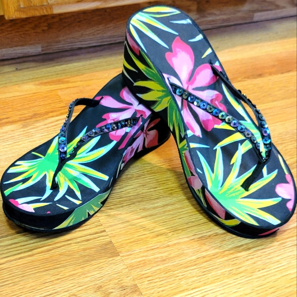 Tropical Design Lightweight Sandals